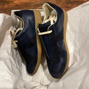 Maison Margiela
Replica Leather & Suede Sneakers size 40 midnight blue
